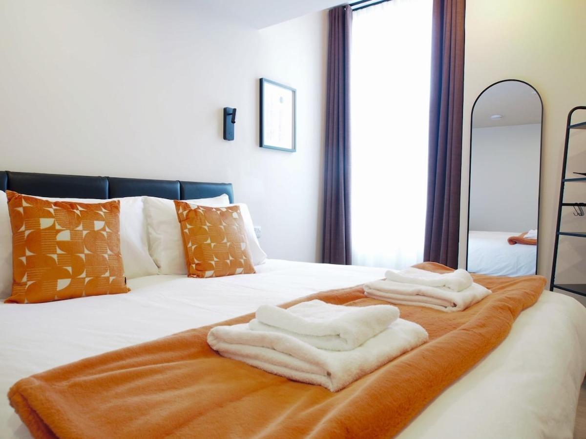 Apartment Stylish Mezzanine Loft In - Flat 5, Elgin House *