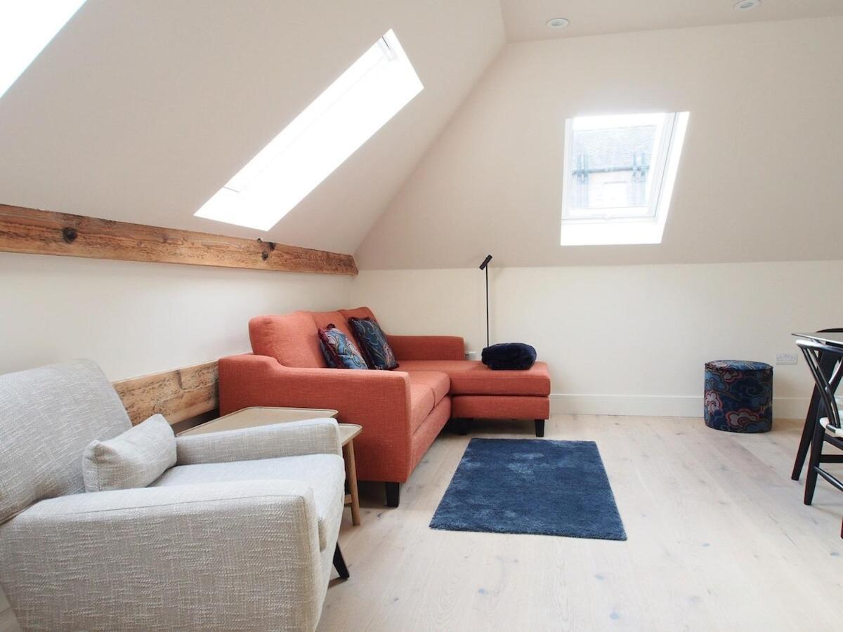 Apartment Stylish Mezzanine Loft In - Flat 5, Elgin House *